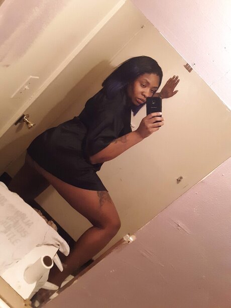 ブルネットのティーンオンリーファンズ パーフェクト 写真