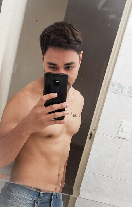 フェイシャルオンリーファンズ ポルノ 写真