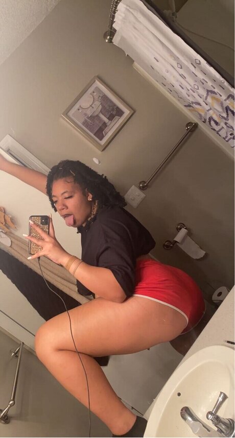 LightSkinnBaby ポルノスター 画像