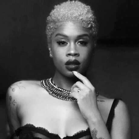 裸のシャワー オンリーファンズ 無料 画像