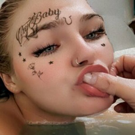 tatteddel エロティック女優 写真