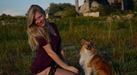 金髪巨乳オンリーファンズ 美しい裸 写真