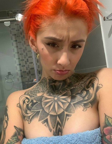 ニューハーフ ドミナトリックス オンリーファンズ 美しいヌード 写真
