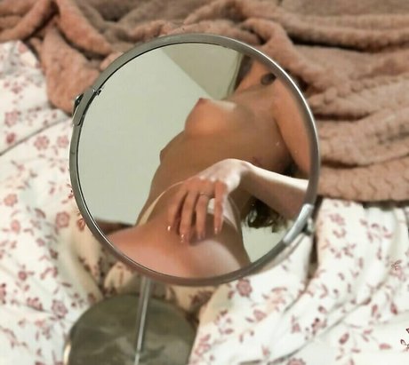Mihanika 裸のモデル 写真