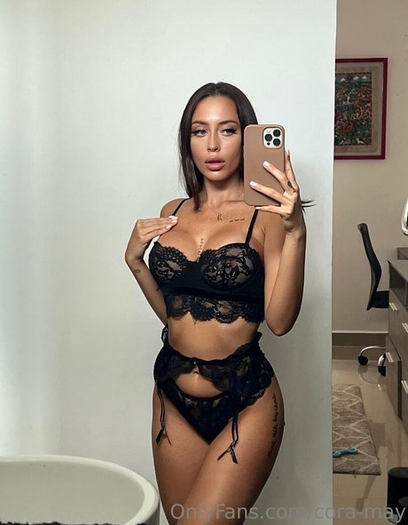 Cora May セックス女優 写真