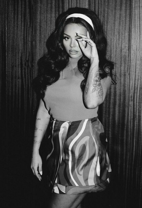 Jesy Nelson 裸のポルノスター ギャラリー