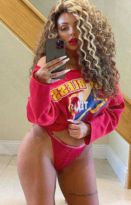 Jesy Nelson 裸のポルノスター 画像