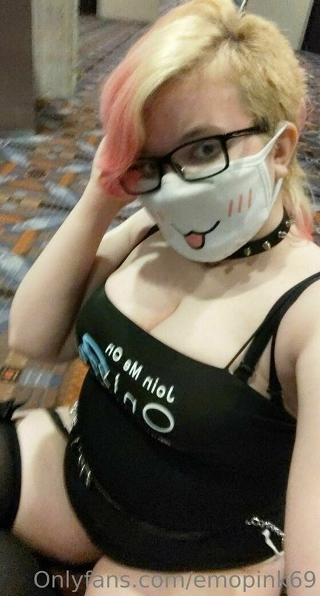 emopink69 限定モデル 写真