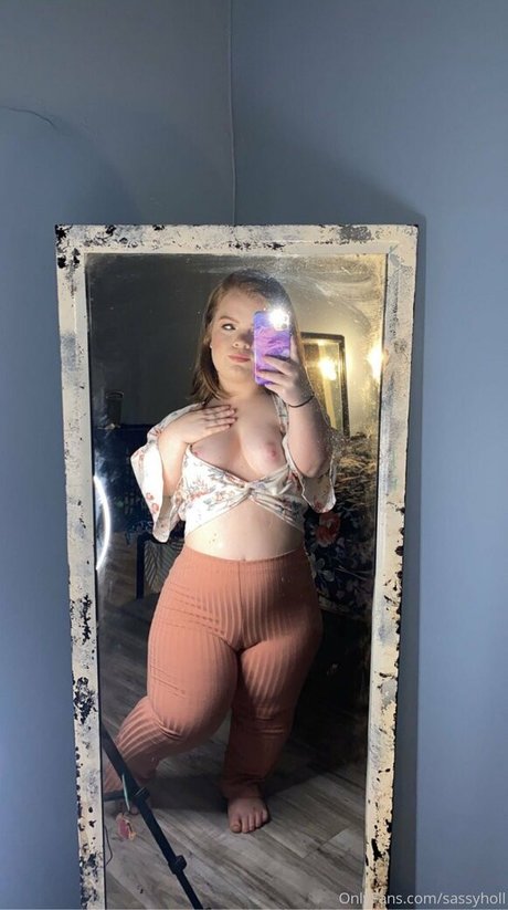 曲線美のクーガーオンリーファンズ ヌード 写真