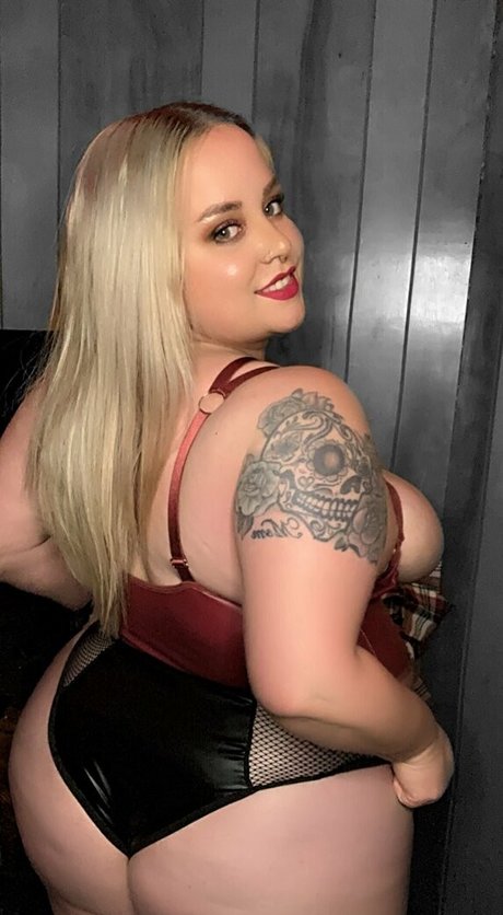 carolinequinnvip 高品質女優 写真