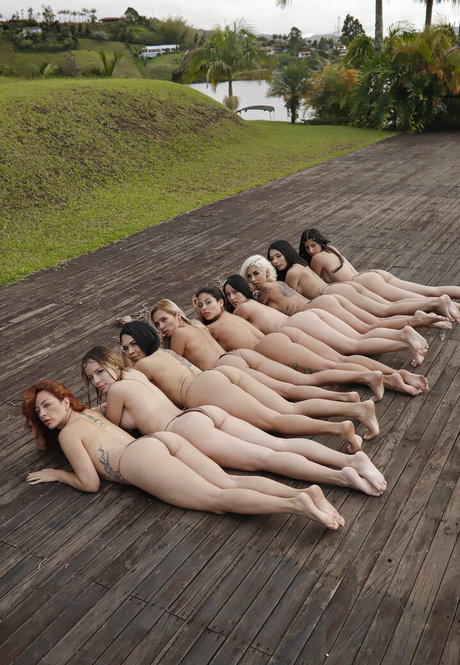 Steffy Monreno スター 裸 写真
