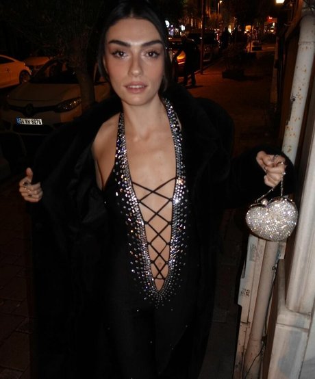 Hazar Erguclu 無料スター ギャラリー