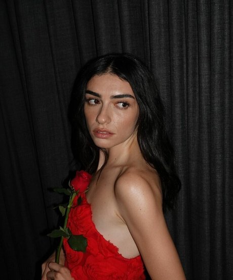 Hazar Erguclu ポルノスター アート 写真