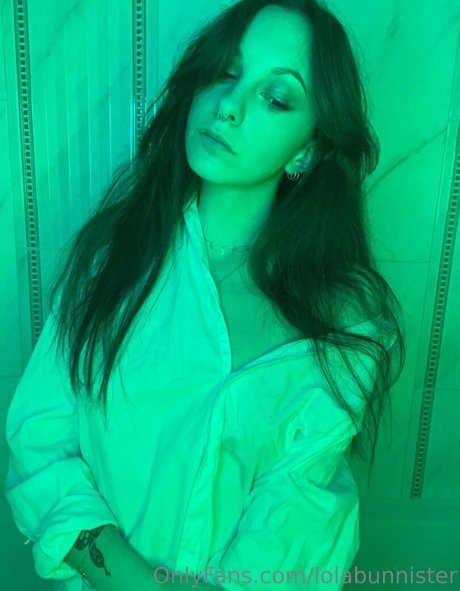 lovelylollyhehe アダルトスター 写真