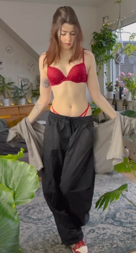 Leonie Busse 限定モデル 写真