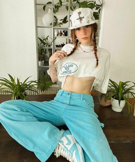 Leonie Busse 高品質スター アーカイブ