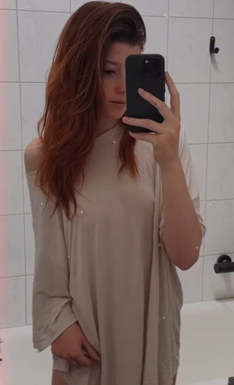 Leonie Busse ポルノスター パーフェクト 写真