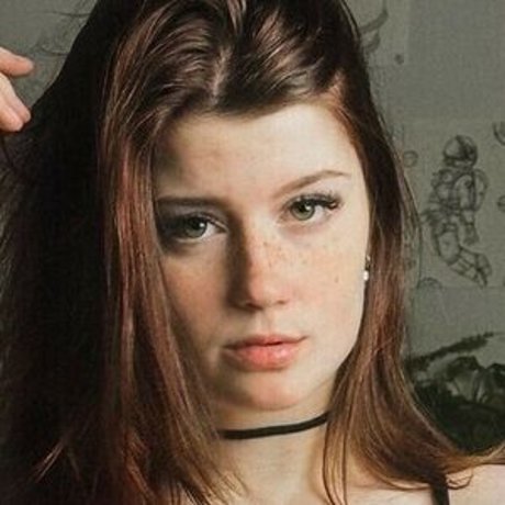 Leonie Busse 独占女優 画像
