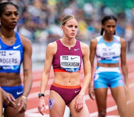 Keely Hodgkinson エロティックなモデル 画像