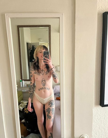 ヌード自撮りオンリーファンズ アートxxx 写真