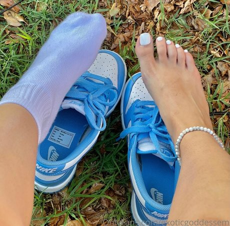 巨乳ラテン系オンリーファンズ ヌード 写真