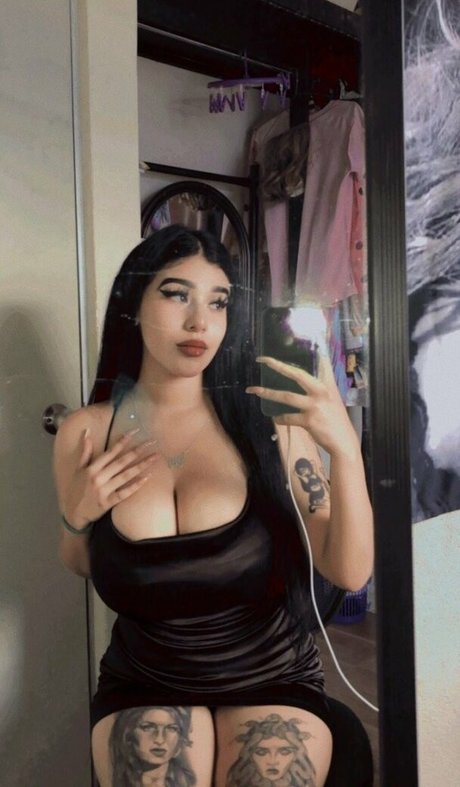 アジア人男性オンリーファンズ セクシー 写真
