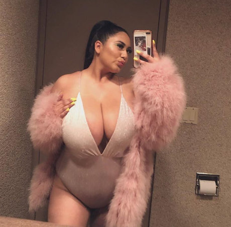 アマチュア熟女オンリーファンズ HD 写真