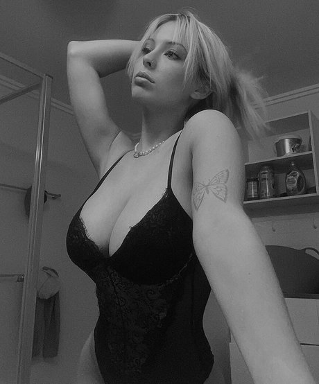 Jessica Viaal エロティックなポルノスター 写真