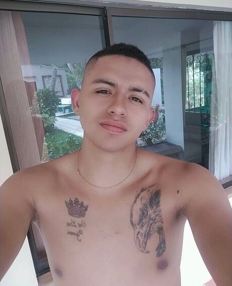 Brayan Leandro Osorio ポルノスター セクシー 画像