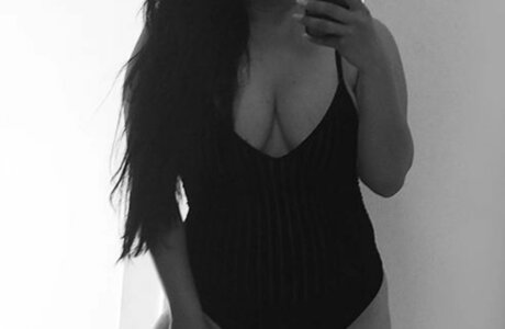 アジア人男性オンリーファンズ 美しい 写真