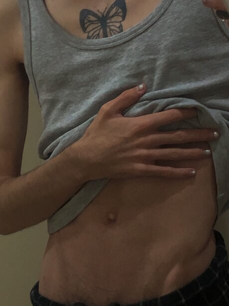 巨乳クーガーオンリーファンズ セクシー裸 写真