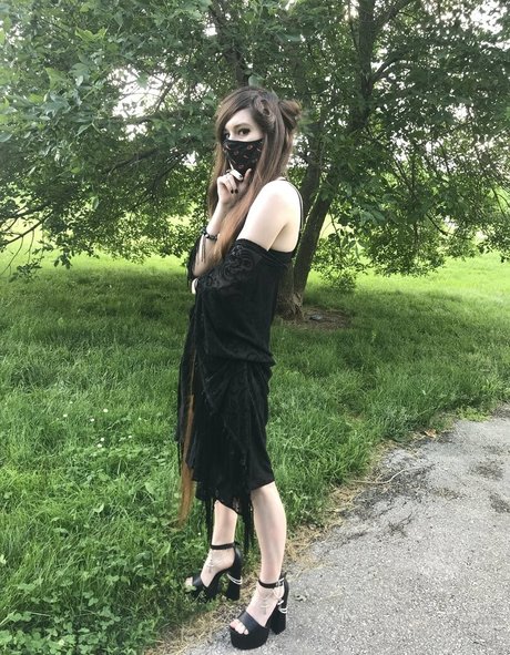 毛深い膣オンリーファンズ セクシー裸 画像
