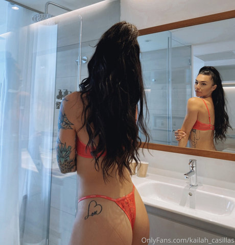 エモヌードオンリーファンズ セクシーヌード 写真