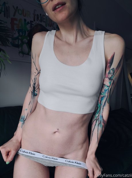 毛深い足のオンリーファンズ 美しいポルノ ギャラリー