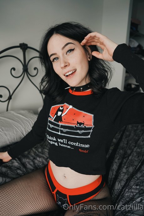 赤毛 中出し オンリーファンズ ホットセクシー 写真