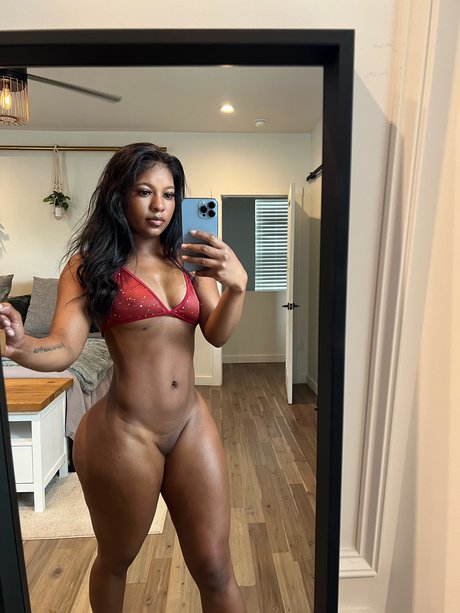 背の高い熟女オンリーファンズ ホットセクシー 写真