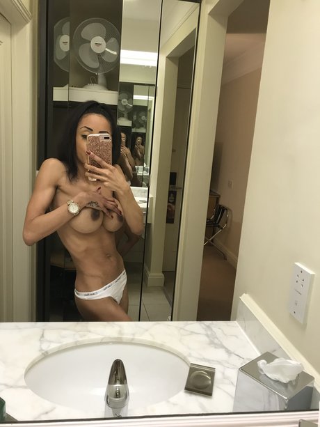 Alyssa Divine ヌード女優 ギャラリー