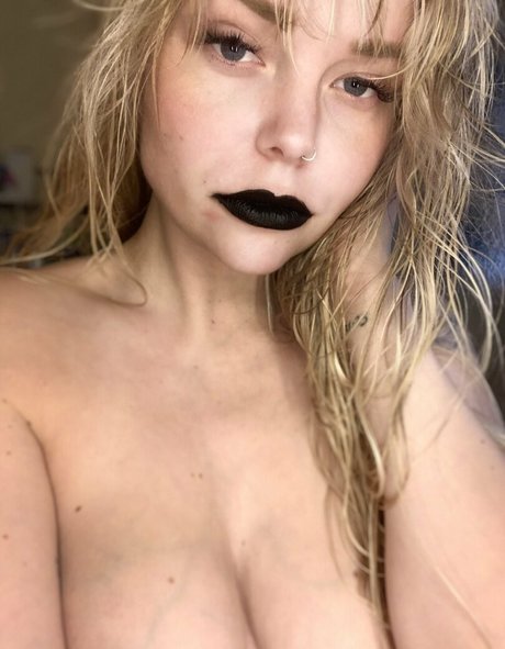 楽しい熟女オンリーファンズ セクシーヌード 画像
