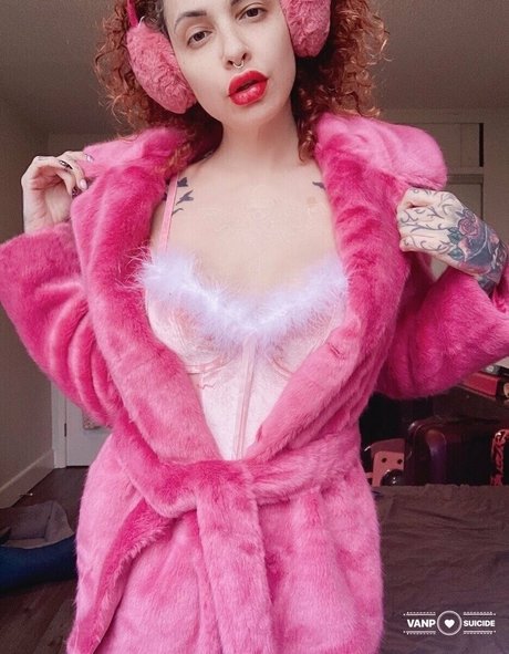 vanpsuicide ヌード女優 写真
