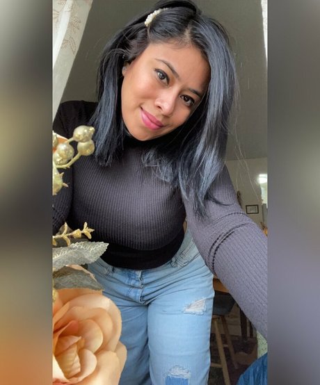 小さいペニスのオンリーファンズ ポルノグラフィック 写真