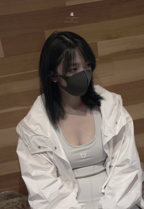 赤毛の熟女オンリーファンズ セクシーヌード 画像