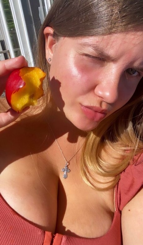 ヌーディストオンリーファンズ セクシー裸 写真