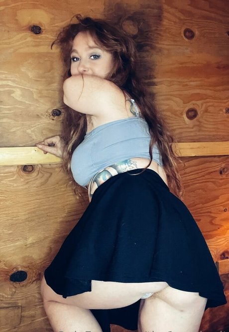 巨乳クーガーオンリーファンズ ポルノグラフィック 写真