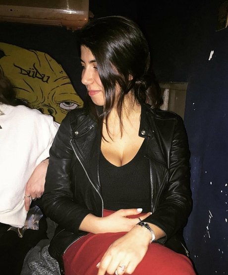 Daniella Yallouz 裸のスター 画像