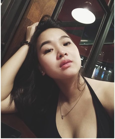 MonicaJeyincaNatasya xxxポルノスター 写真