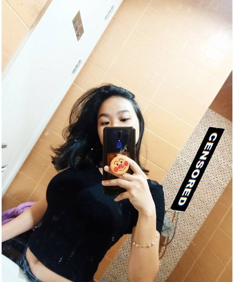 MonicaJeyincaNatasya 裸モデル 写真