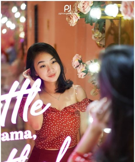 MonicaJeyincaNatasya アダルト女優 写真