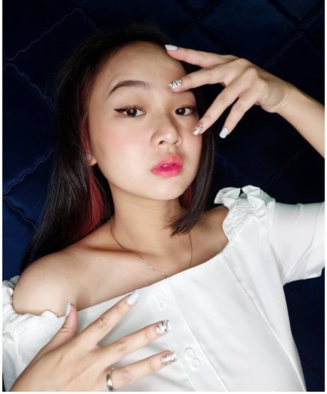 MonicaJeyincaNatasya アートスター 写真