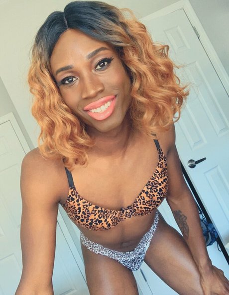 Itsvaleriemay セクシーなポルノスター 画像