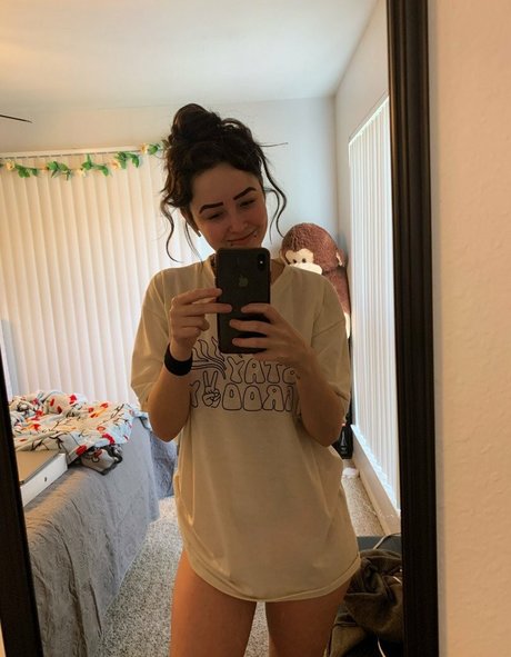 偽おっぱいオンリーファンズ アートポルノ 画像